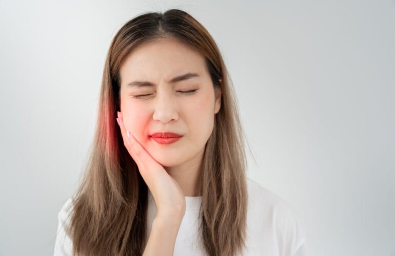 A lady with an aching tooth who needs a dental check up